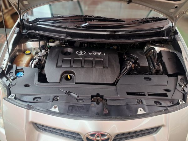 2009-Toyota-Auris-160-RS-Auto image:5