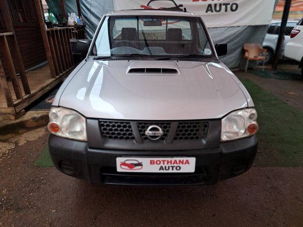 2017-Nissan-NP300-25-TDi-LWB-Single-Cab image:1