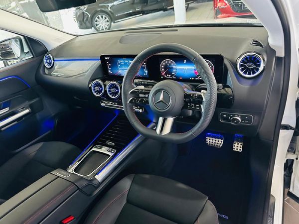 2026-Mercedes-Benz-GLA-200-Auto image:3