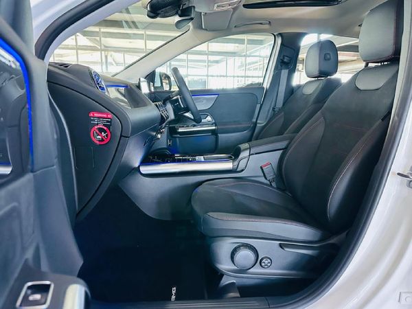 2026-Mercedes-Benz-GLA-200-Auto image:4