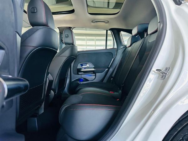 2026-Mercedes-Benz-GLA-200-Auto image:5