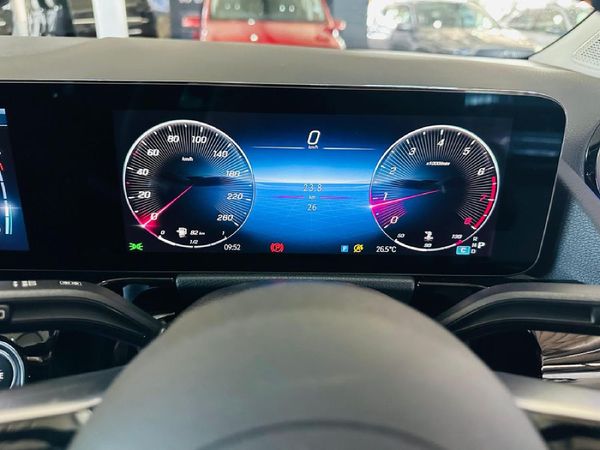 2026-Mercedes-Benz-GLA-200-Auto image:6