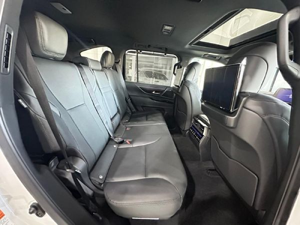 2026-Lexus-LX-700h-Overtrail image:9