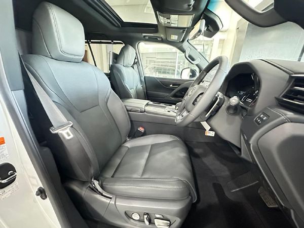 2026-Lexus-LX-700h-Overtrail image:10