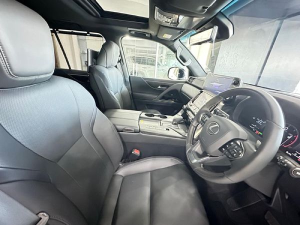 2026-Lexus-LX-700h-Overtrail image:11