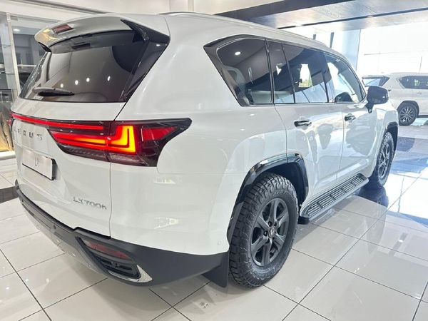 2026-Lexus-LX-700h-Overtrail image:7
