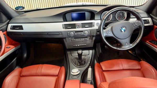2008-BMW-M3-E90 image:9
