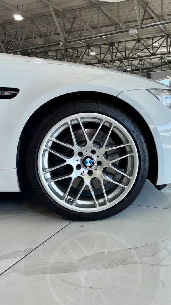 2008-BMW-M3-E90 image:1