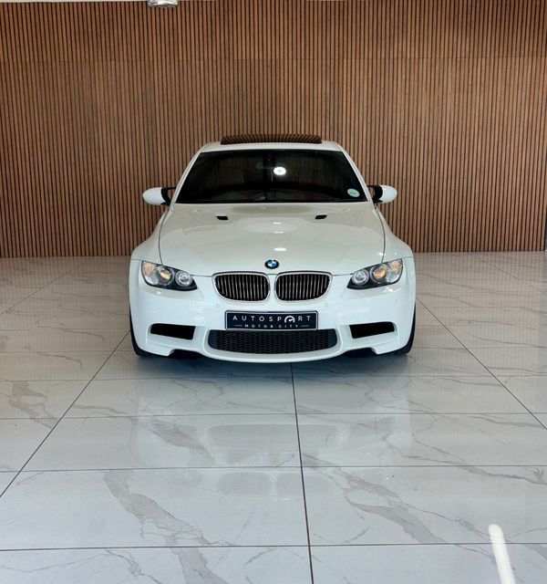 2008-BMW-M3-E90 image:4
