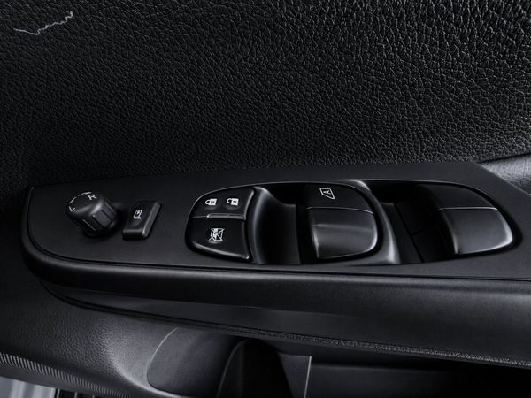 2022-Nissan-Navara-25-DDTi-PRO-2X-Auto-Double-Cab image:5