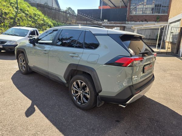2025-Toyota-RAV4-25-pHev-Auto-e-Four image:3