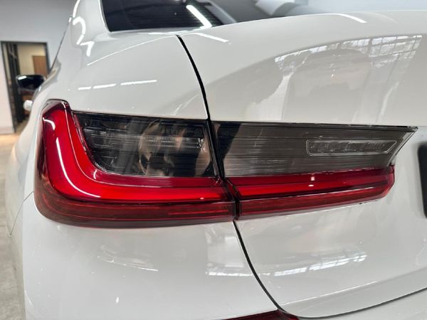 2022-BMW-3-Series-320i-M-Sport image:11