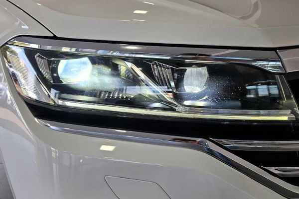 2018-Volkswagen-Touareg-30-TDI-V6-Executive image:9