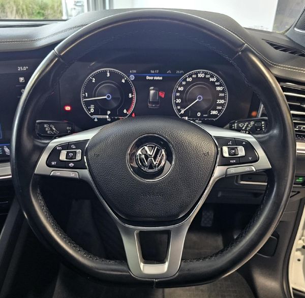 2018-Volkswagen-Touareg-30-TDI-V6-Executive image:10