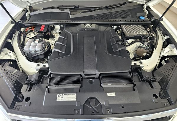 2018-Volkswagen-Touareg-30-TDI-V6-Executive image:11