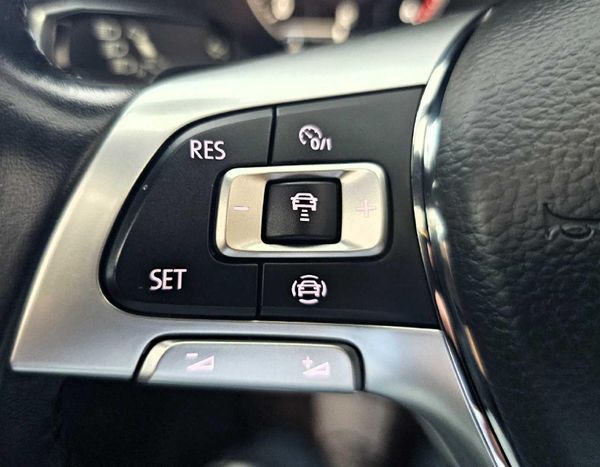 2018-Volkswagen-Touareg-30-TDI-V6-Executive image:14