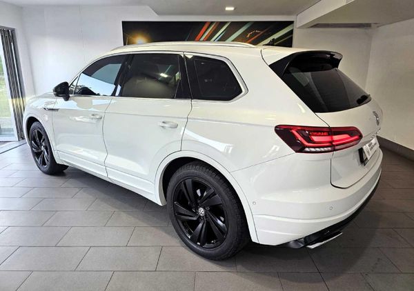 2018-Volkswagen-Touareg-30-TDI-V6-Executive image:19