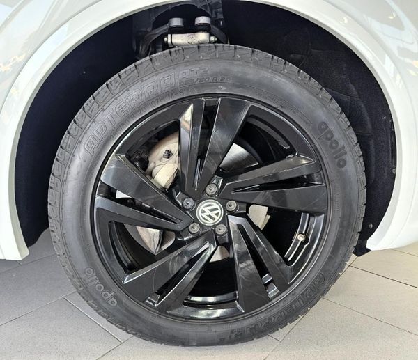 2018-Volkswagen-Touareg-30-TDI-V6-Executive image:5