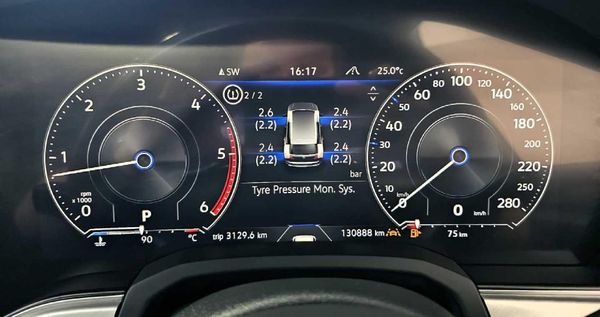 2018-Volkswagen-Touareg-30-TDI-V6-Executive image:6