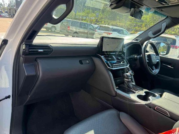 2025-Toyota-Land-Cruiser-300-V6-33D-GR-S image:21