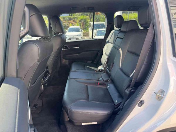 2025-Toyota-Land-Cruiser-300-V6-33D-GR-S image:23
