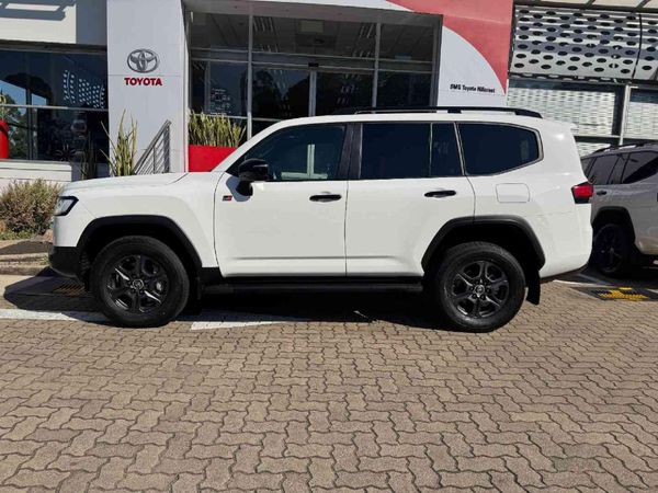 2025-Toyota-Land-Cruiser-300-V6-33D-GR-S image:27