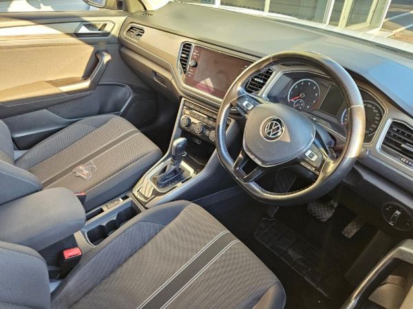 2022-Volkswagen-T-Roc-14-TSI-Design-Auto image:1