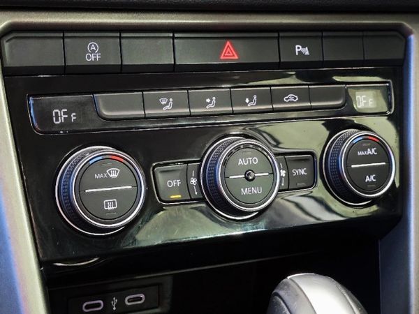 2022-Volkswagen-T-Roc-14-TSI-Design-Auto image:5