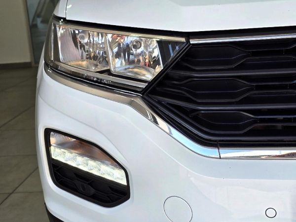 2022-Volkswagen-T-Roc-14-TSI-Design-Auto image:6