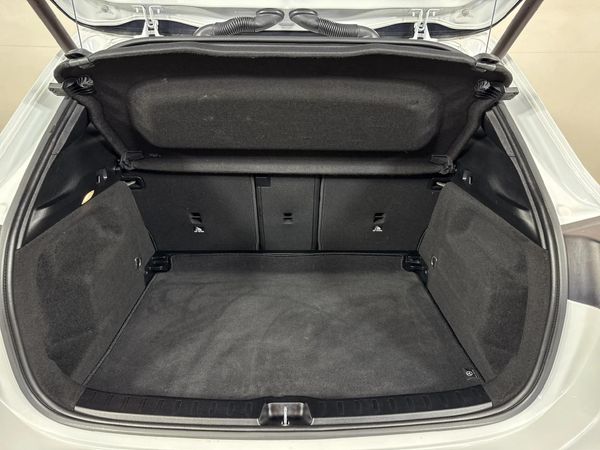 2020-Mercedes-Benz-GLA-200d-Auto image:13