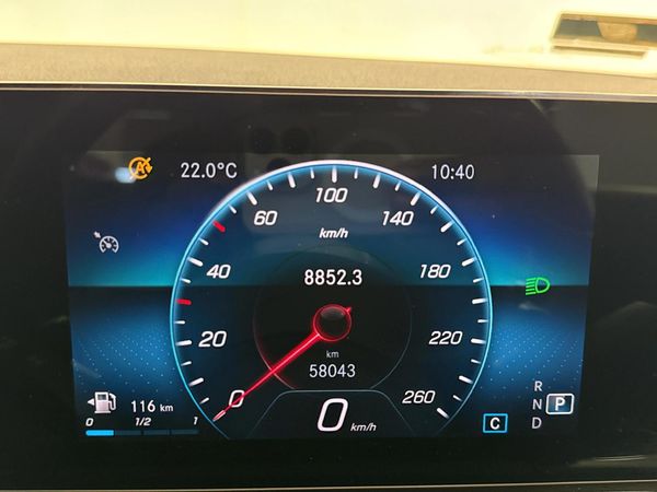 2020-Mercedes-Benz-GLA-200d-Auto image:2