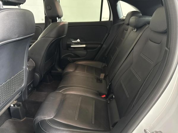 2020-Mercedes-Benz-GLA-200d-Auto image:3