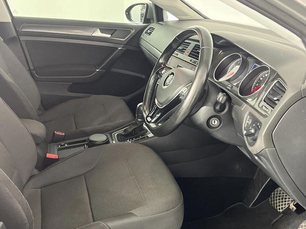 2017-Volkswagen-Golf-VII-14-TSI-Comfortline-Auto image:9