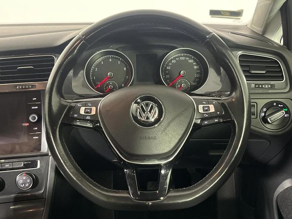 2017-Volkswagen-Golf-VII-14-TSI-Comfortline-Auto image:12