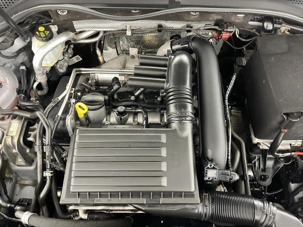 2017-Volkswagen-Golf-VII-14-TSI-Comfortline-Auto image:13