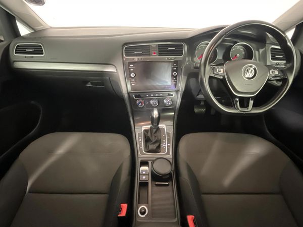 2017-Volkswagen-Golf-VII-14-TSI-Comfortline-Auto image:1