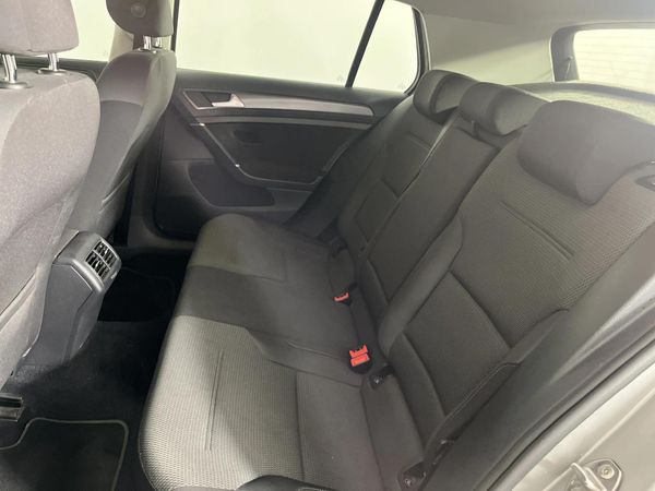 2017-Volkswagen-Golf-VII-14-TSI-Comfortline-Auto image:3