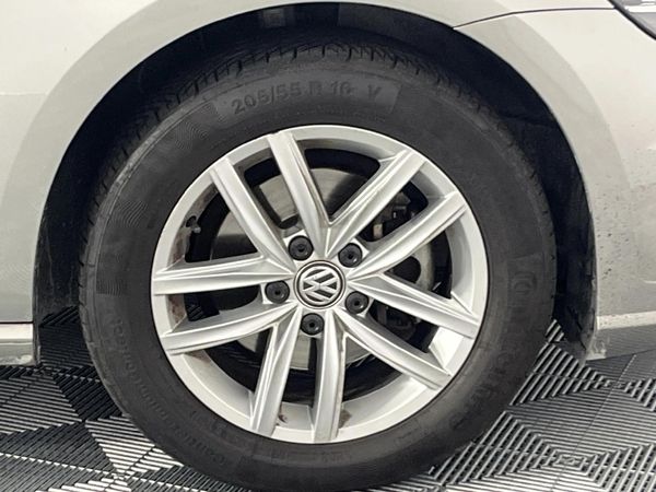 2017-Volkswagen-Golf-VII-14-TSI-Comfortline-Auto image:5