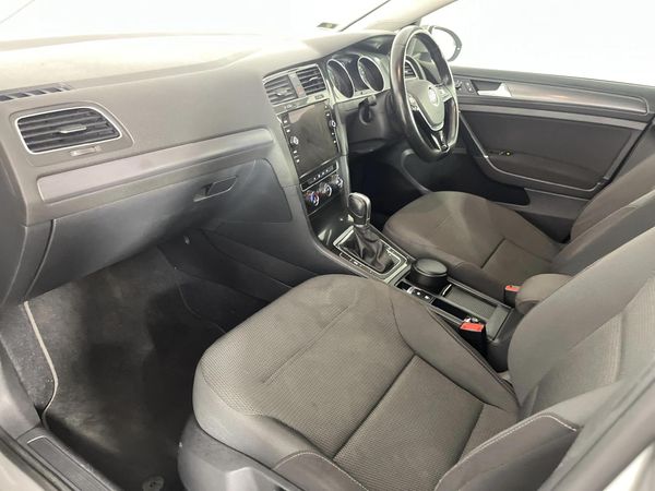 2017-Volkswagen-Golf-VII-14-TSI-Comfortline-Auto image:8