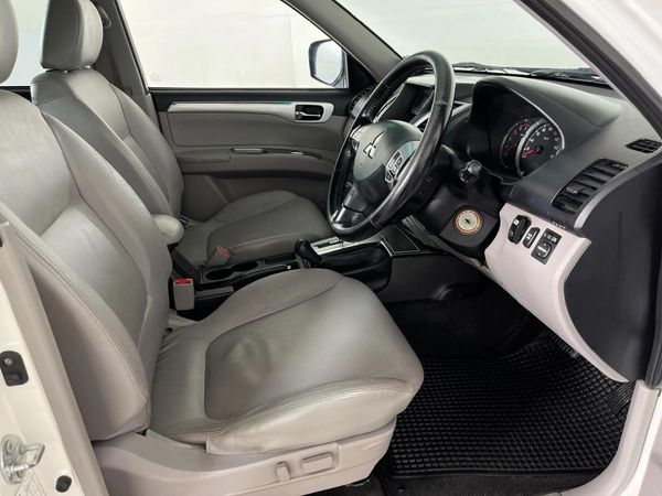 2009-Mitsubishi-Pajero-Sport-32-DI-D-GLS-Auto image:9