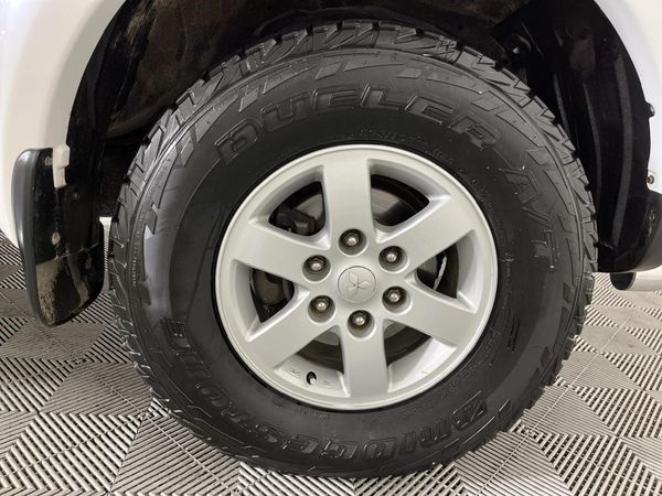 2009-Mitsubishi-Pajero-Sport-32-DI-D-GLS-Auto image:5