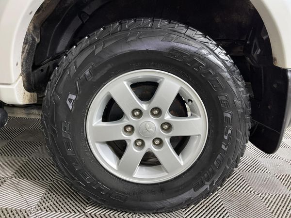 2009-Mitsubishi-Pajero-Sport-32-DI-D-GLS-Auto image:6
