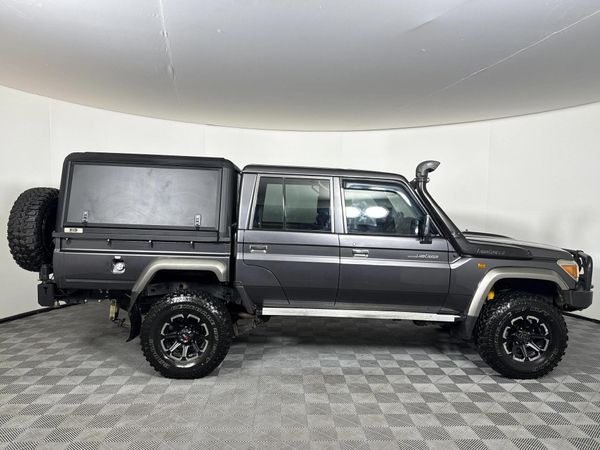 2015-Toyota-Land-Cruiser-79-45-D-Double-Cab image:15