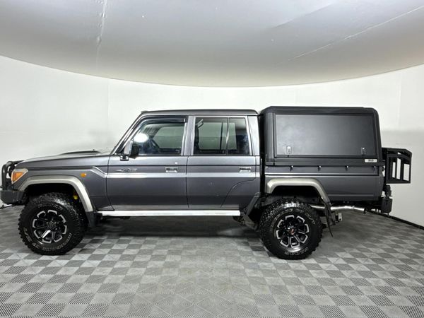 2015-Toyota-Land-Cruiser-79-45-D-Double-Cab image:17