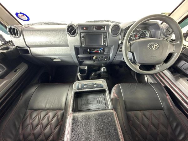 2015-Toyota-Land-Cruiser-79-45-D-Double-Cab image:1