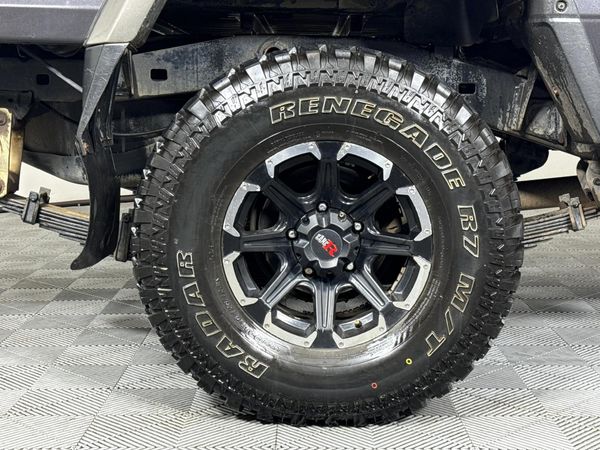 2015-Toyota-Land-Cruiser-79-45-D-Double-Cab image:7
