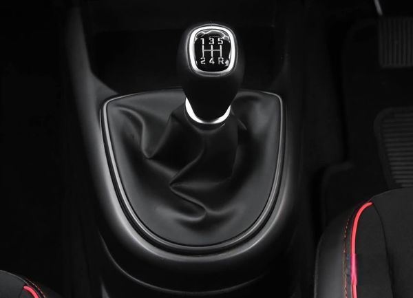 2024-Hyundai-Grand-i10-12-Fluid image:10