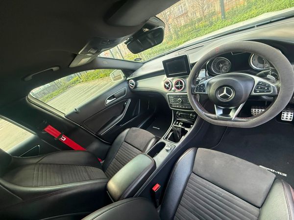 2016-Mercedes-Benz-GLA-200-CDI-Auto image:11
