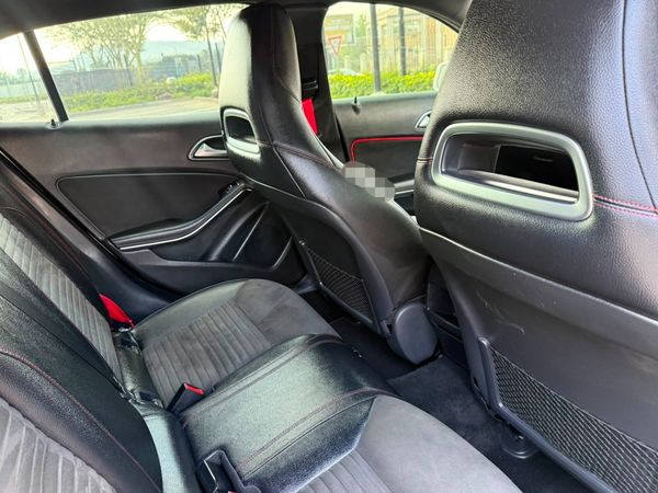 2016-Mercedes-Benz-GLA-200-CDI-Auto image:12