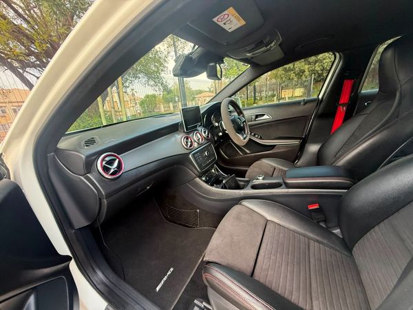 2016-Mercedes-Benz-GLA-200-CDI-Auto image:13